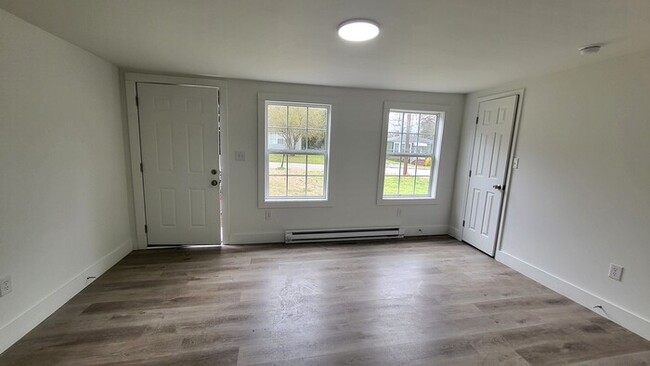 Building Photo - Renovated Two bedroom house for Rent in La...