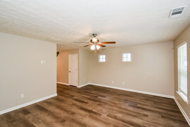 Building Photo - 239 Topaz Dr