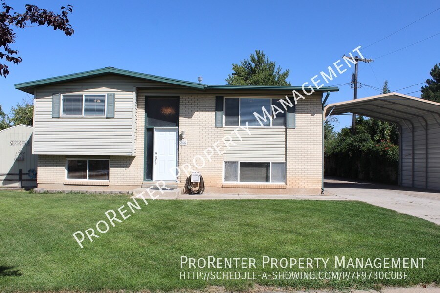Primary Photo - Great 5 Bed, 2 Bath Layton Home