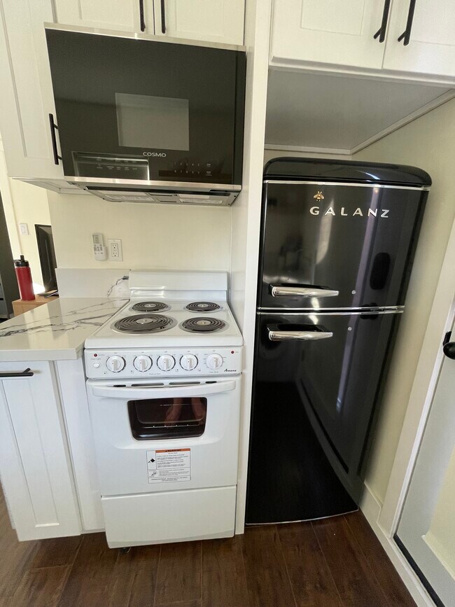 Foto del edificio - 17432 Covello St