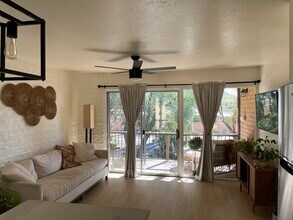 Building Photo - 2 W Greenock Dr