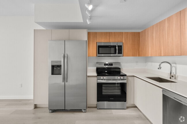 1BR, 1BA- 618SF - Kitchen - Century Town Center