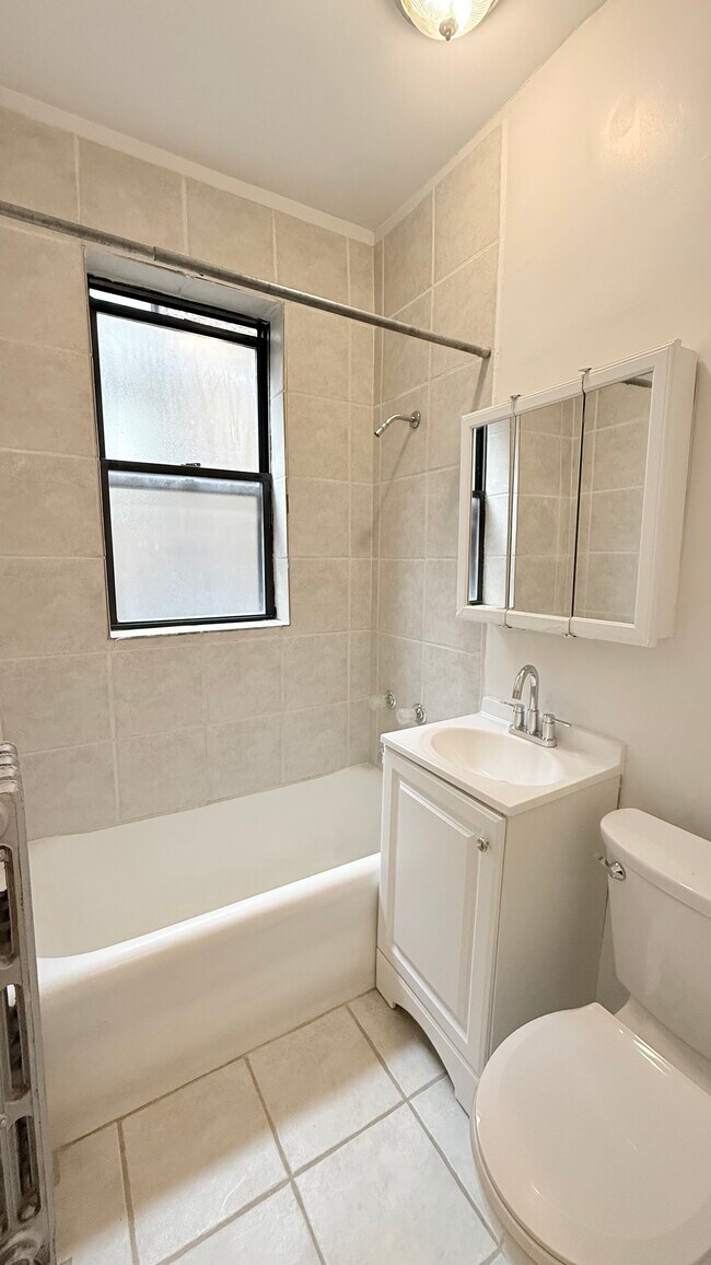 Foto del edificio - 839 W Sheridan Rd