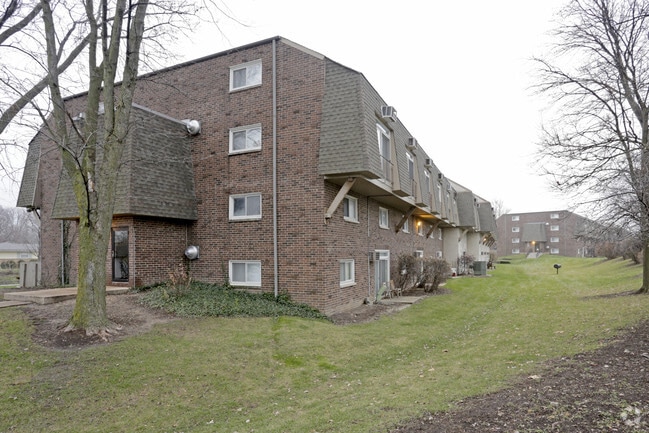 Building Photo - Fox Run Apartments