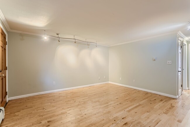 Building Photo - Location!!  Denver's Desirable Congress Pa...