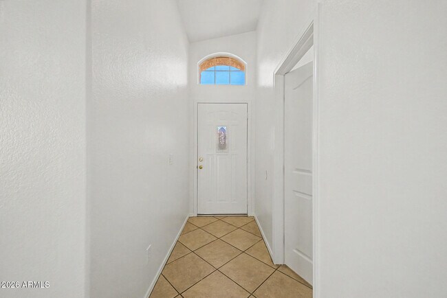 Foto del edificio - 12548 W Roanoke Ave