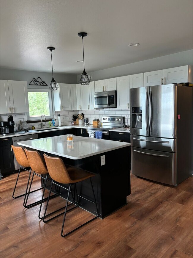 Foto del edificio - View Home/Chena Ridge  $3000 + Utilities