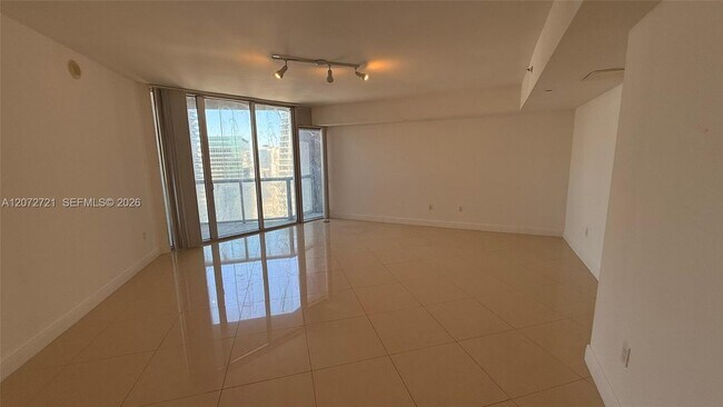 Foto del edificio - 475 Brickell Ave