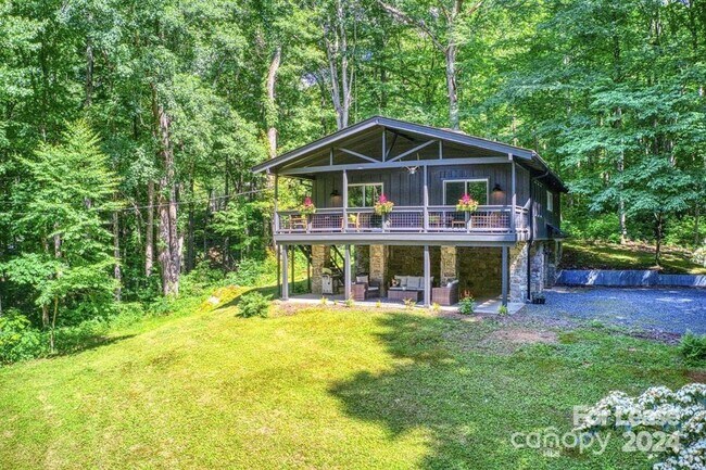 Building Photo - 28 Maple Dr