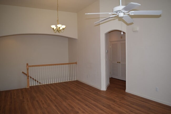 Building Photo - 900 Sierra View Cir