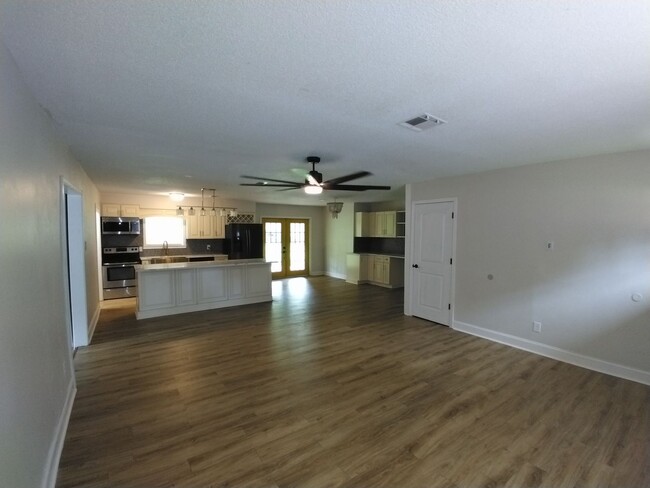 Building Photo - 413 Parkview Ave