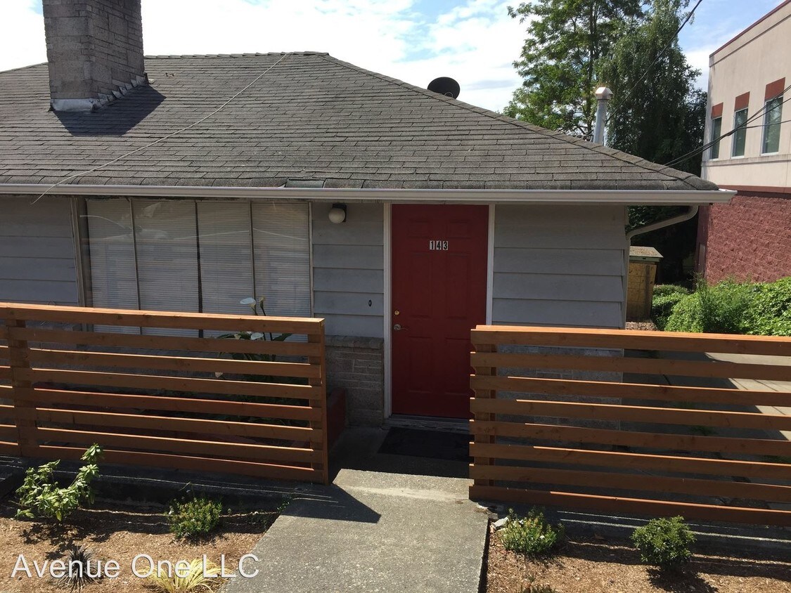 143 SW 156th St, Burien, WA 98166 Condo for Rent in Burien, WA