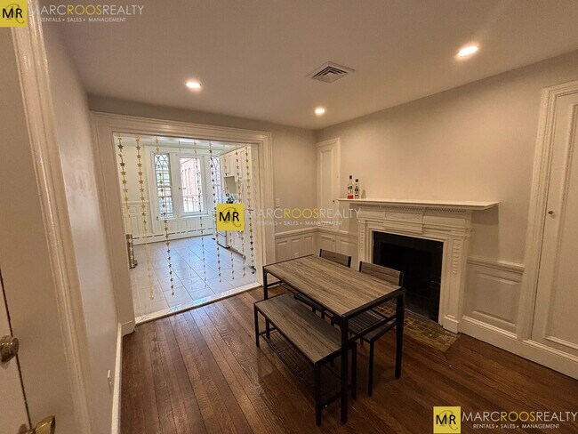 Foto del edificio - 1712 Beacon St