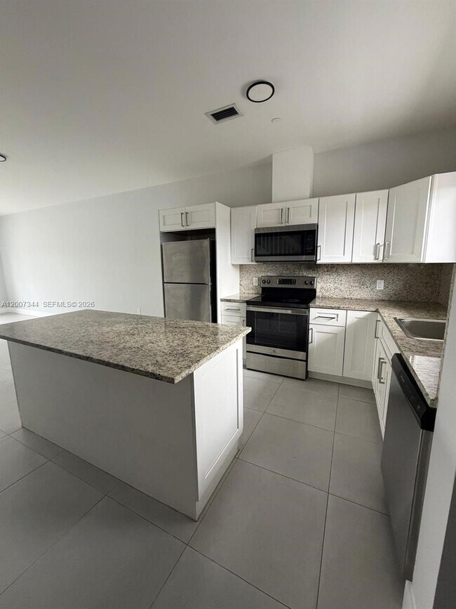 Foto del edificio - 381 E 50th St