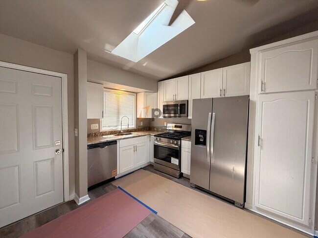 Foto del edificio - 160 Meadows Cir