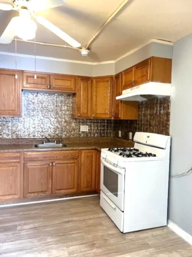 Foto del edificio - 13 Bissell St