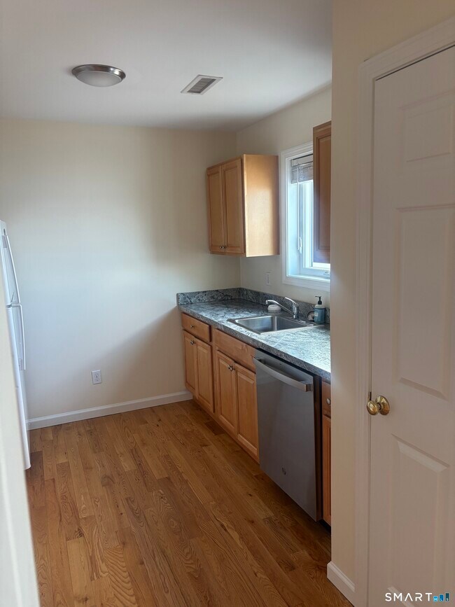 Foto del edificio - 90 Townsend Ave