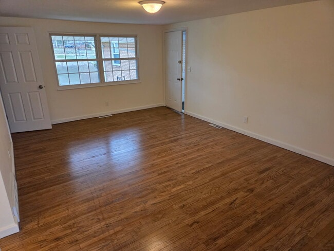 Building Photo - 988 Delwood Rd