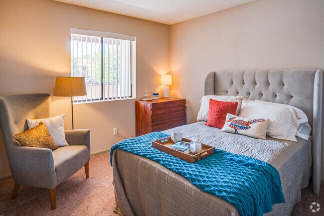 2HAB, 1BA - 672SF - z-121625-Heritage District