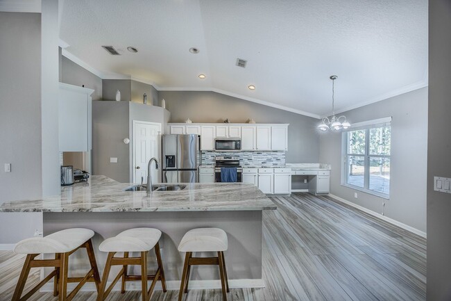 Building Photo - Stunning 4-Bedroom Home with Private Pool ...