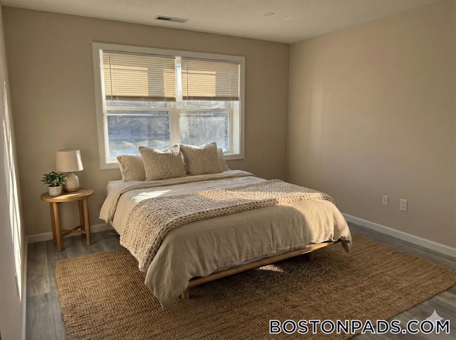 Building Photo - 19 Kenmar Dr