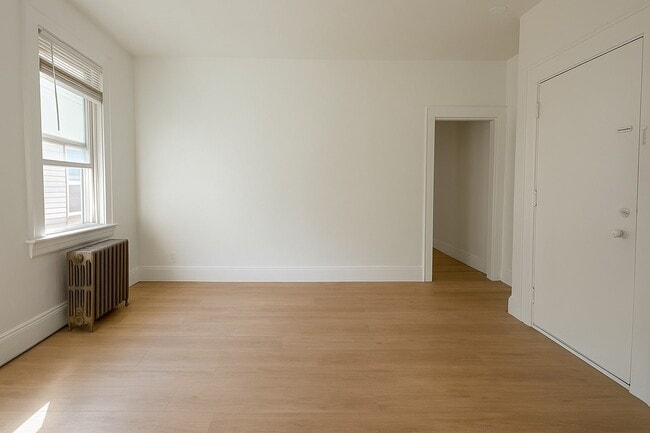 SALA DE ESTAR - 202 S Stiles St