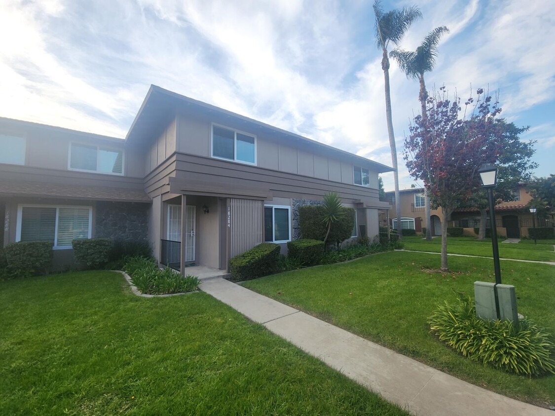 Primary Photo - 3 Bedroom 1.5 Bath Attached Townhouse: