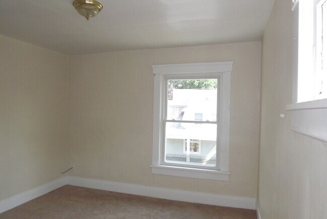 Building Photo - 2 Bedroom Double in Dayton ready for move in!