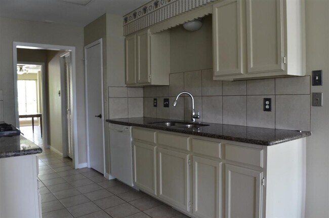 Building Photo - 6911 Leandra Dr