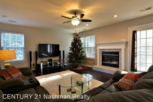 Building Photo - 4 br, 2.5 bath House - 117 Heron Court