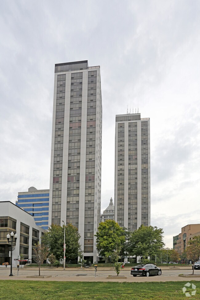 Twin Towers Place Apartments Peoria, IL