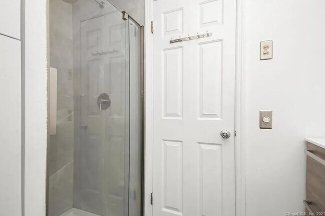 Foto del edificio - 102 Forest St