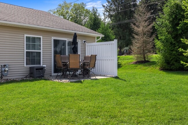 Building Photo - Redwood Newark