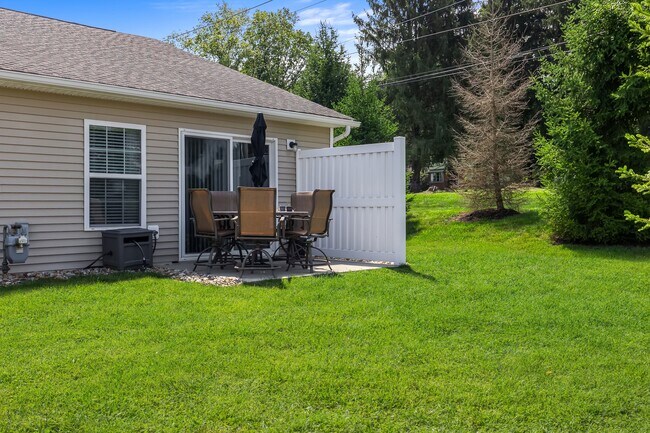 Foto del edificio - Redwood Newark