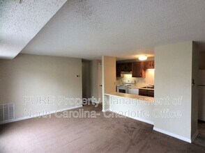 Building Photo - 9520 Shannon Green Dr