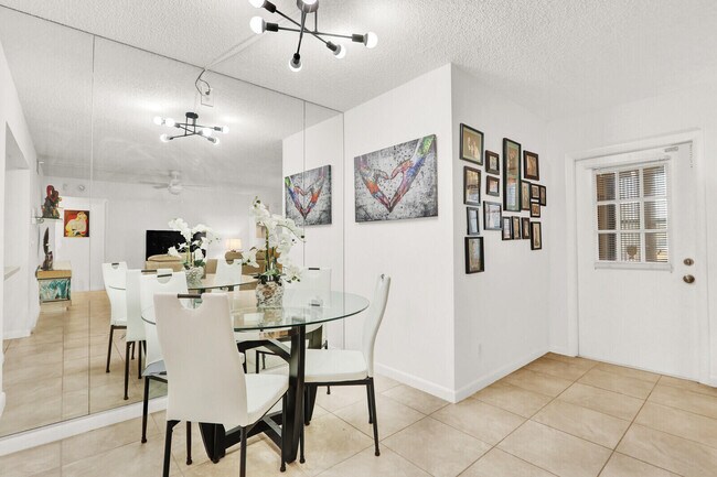 Foto del edificio - 309 Knotty Pine Cir