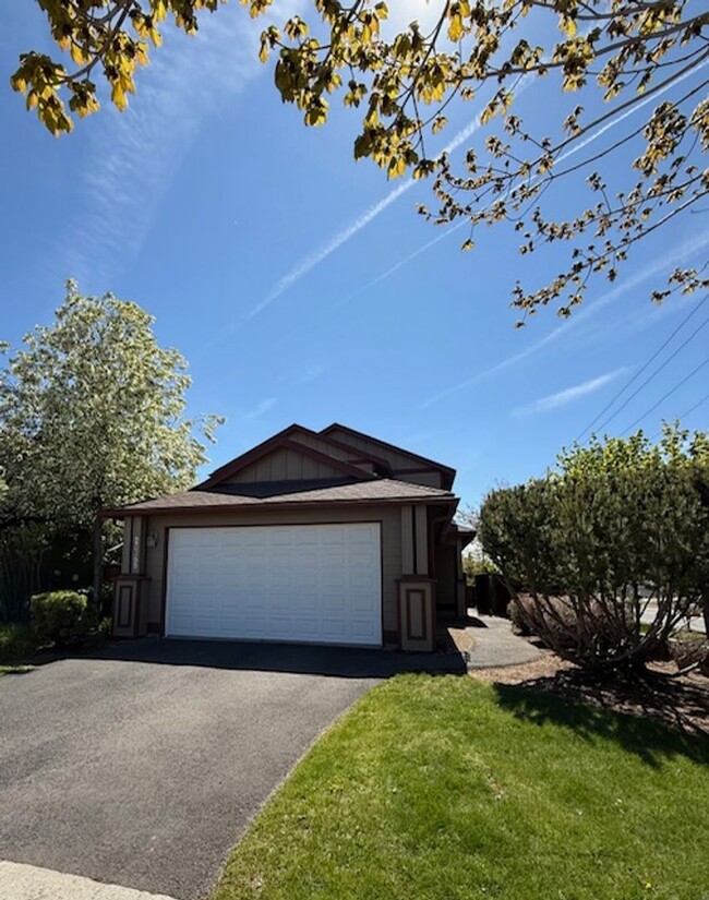 Building Photo - Lovely Corner Lot 3 Bedroom home with Land...
