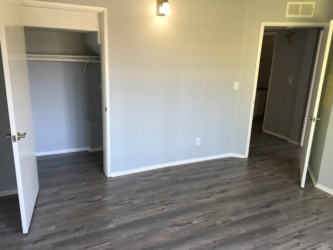 Building Photo - 5328 Riverton Ave