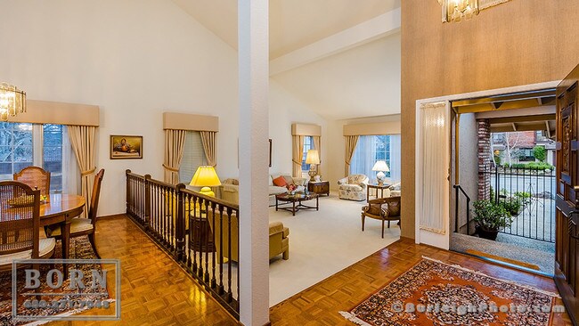 Foto del edificio - 1411 Crestview Dr