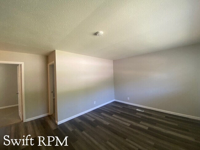 Foto del edificio - 746 Blue Ridge Blvd