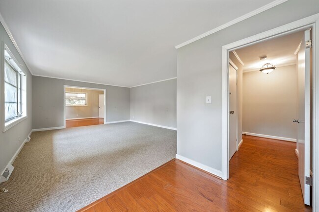 Foto del edificio - Beautiful 3-Bedroom Ranch Style Family Home with LARGE Fenced in Yard!