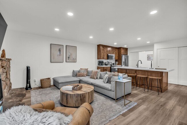 Foto del edificio - Charming Park Avenue Condo in Old Town!