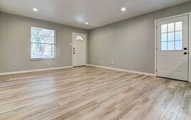 Foto del edificio - 8523 Brookfield Dr