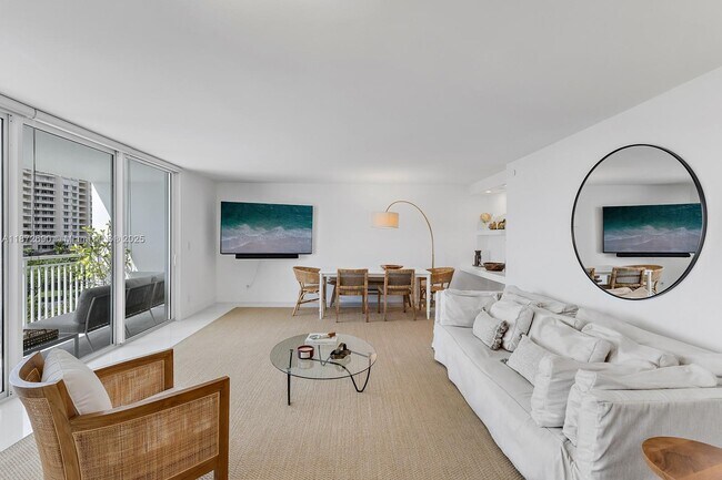 Building Photo - 613 Ocean Dr