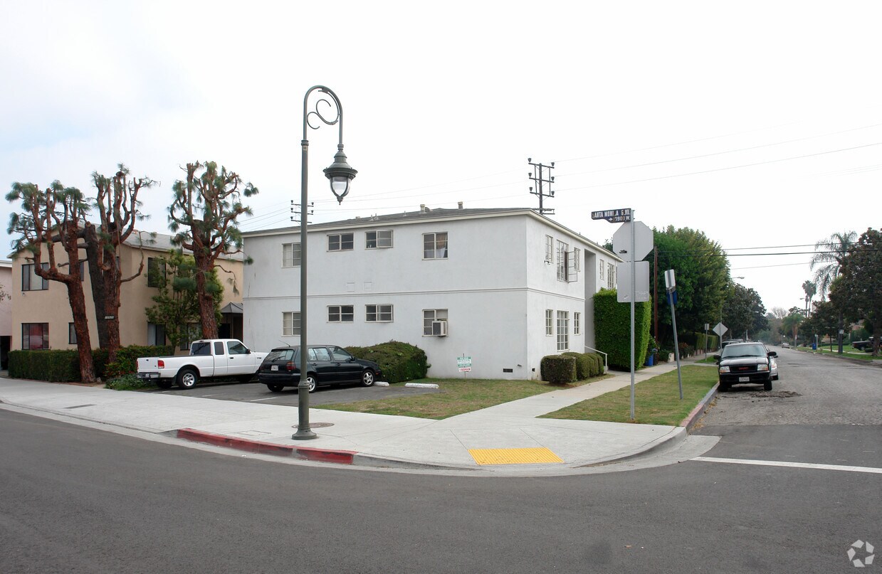 Building Photo - 1800 Kelton Ave