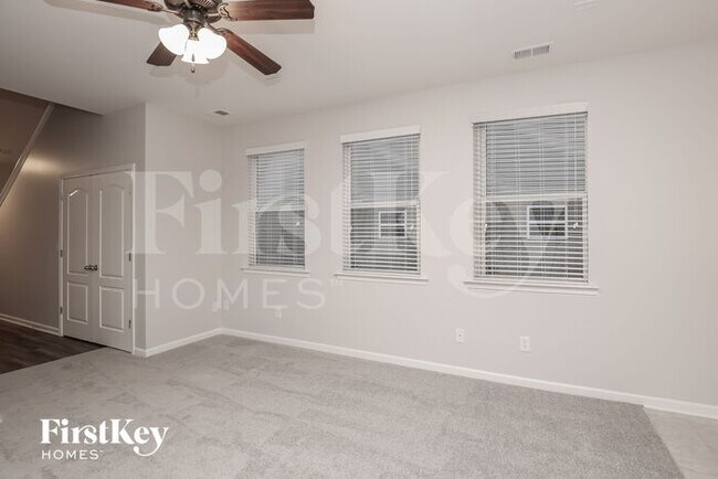 Building Photo - 884 Lobdale Falls Dr