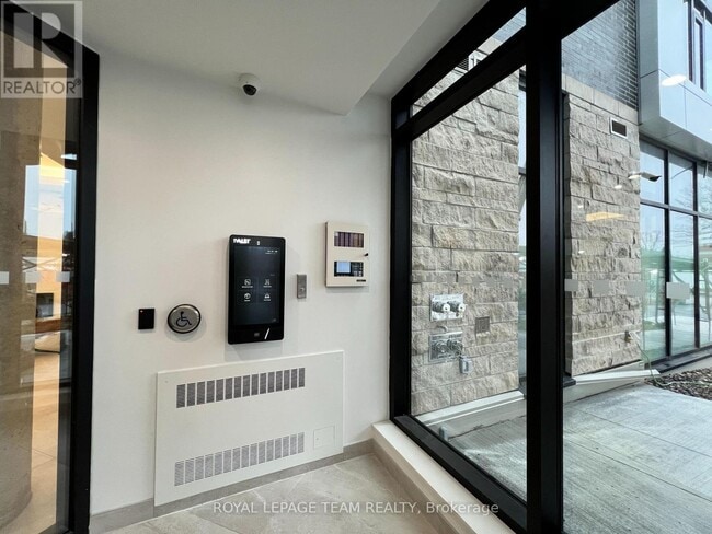 Photo du bâtiment - 360 Deschâtelets Ave.