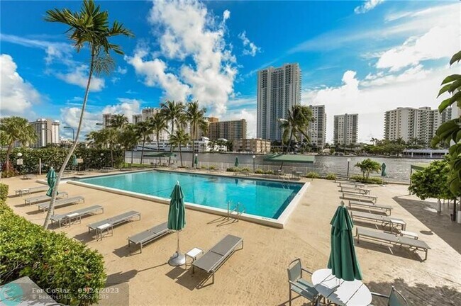 Foto del edificio - 800 Parkview Dr