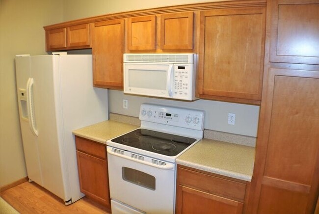 Building Photo - $1,225 | 2 Bedroom, 2 Bathroom Condo | Pet Negotiable | Sublease* | Available for June 1st, 2026 ...