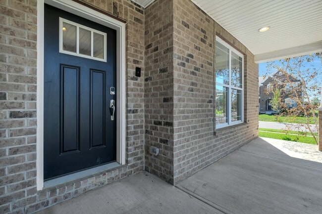 Building Photo - 614 Bellasera Dr